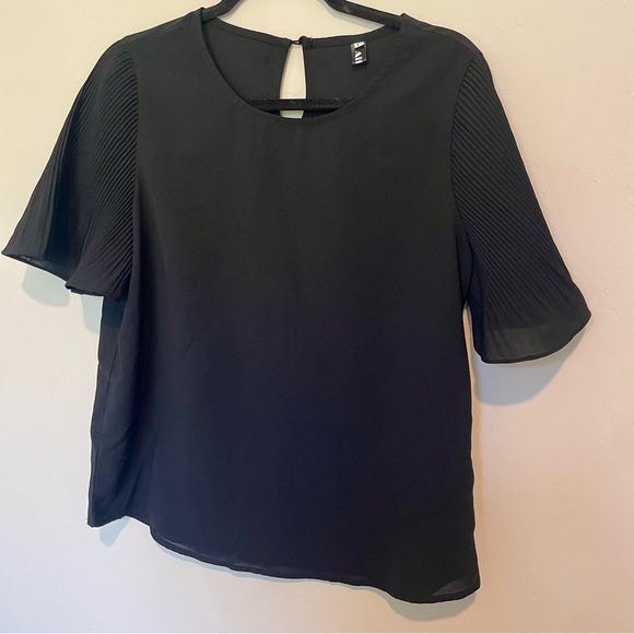 Black Short Sleeve Blouse - Picture 3 of 5